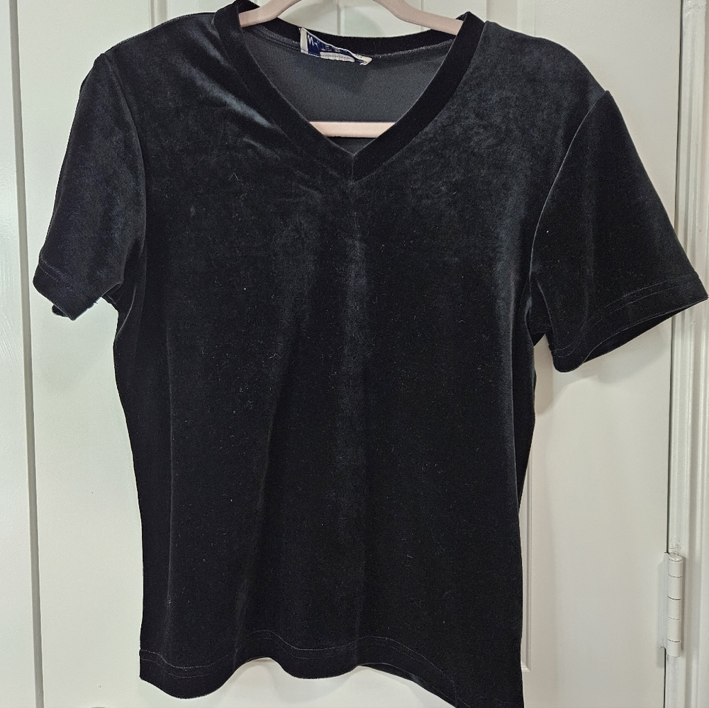 White Stag Black Velvet V-Neck Short Sleeve Top